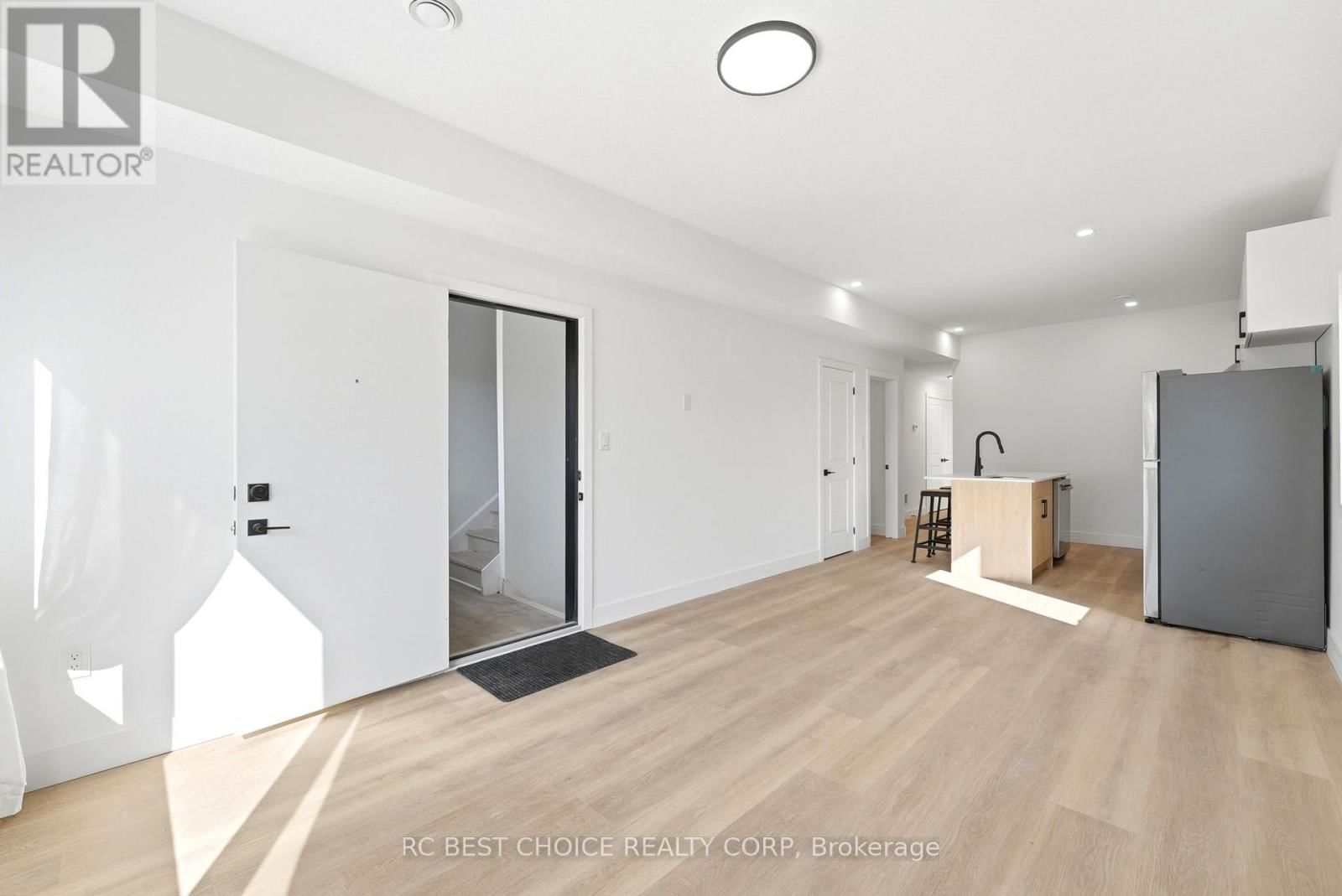 108 BRISCOE STREET EAST Image 8