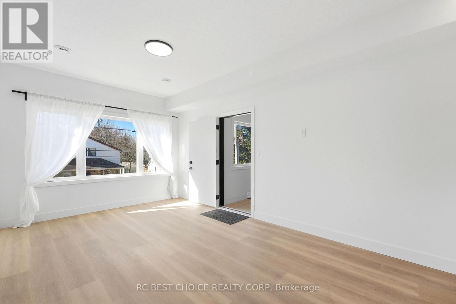 108 BRISCOE STREET EAST Image 9