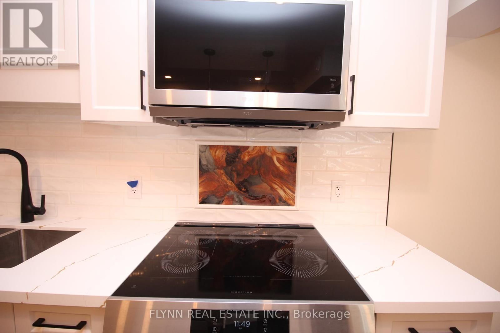 2 - 3008 YOUNG AVENUE Image 7