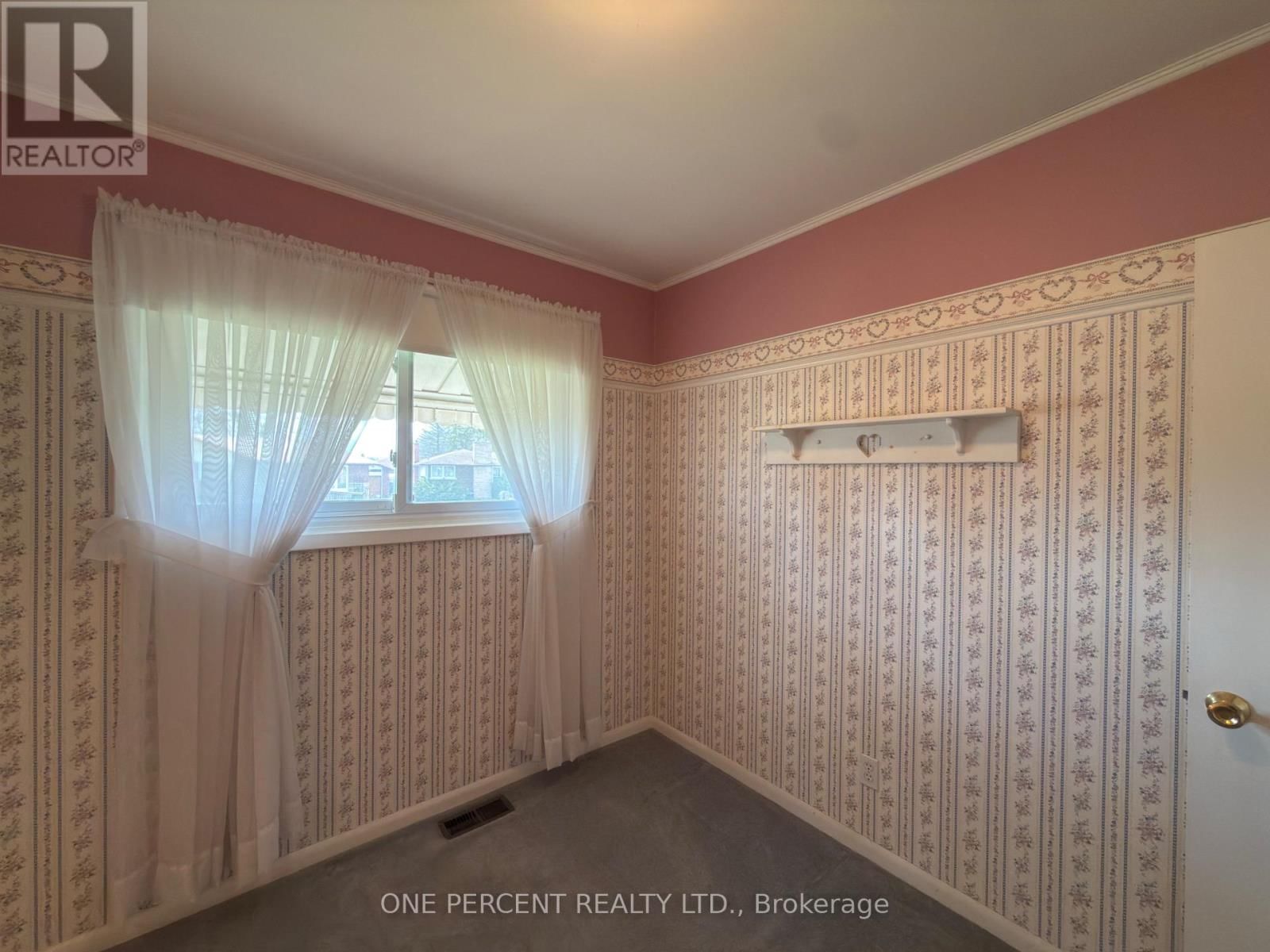 8800 CHAMPLAIN DRIVE Image 12