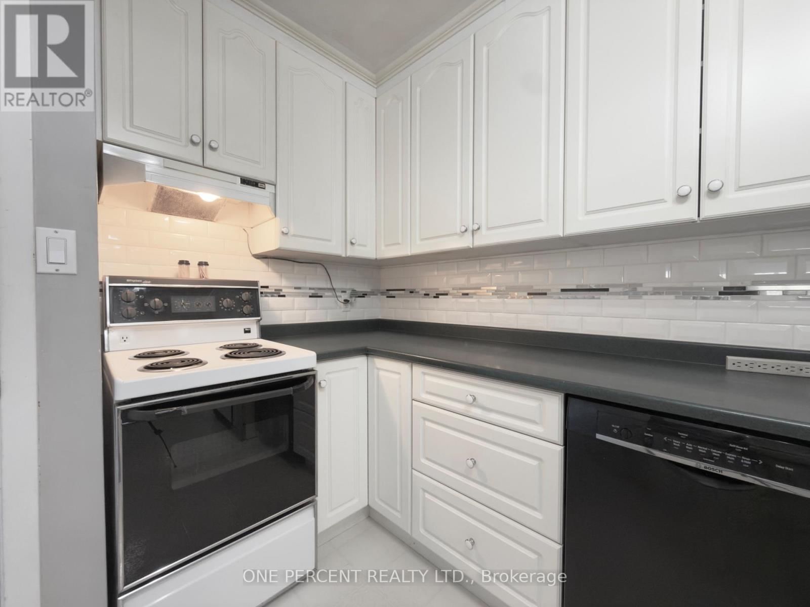 8800 CHAMPLAIN DRIVE Image 8