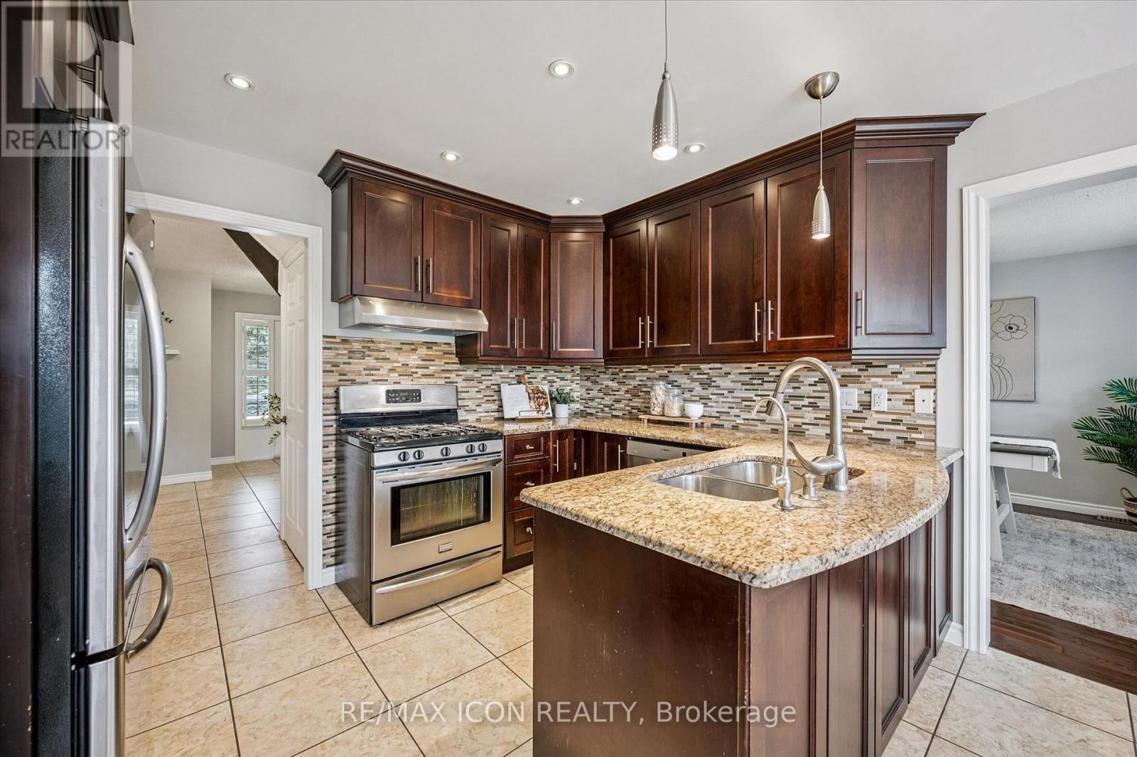 59 BAYNE CRESCENT Image 6