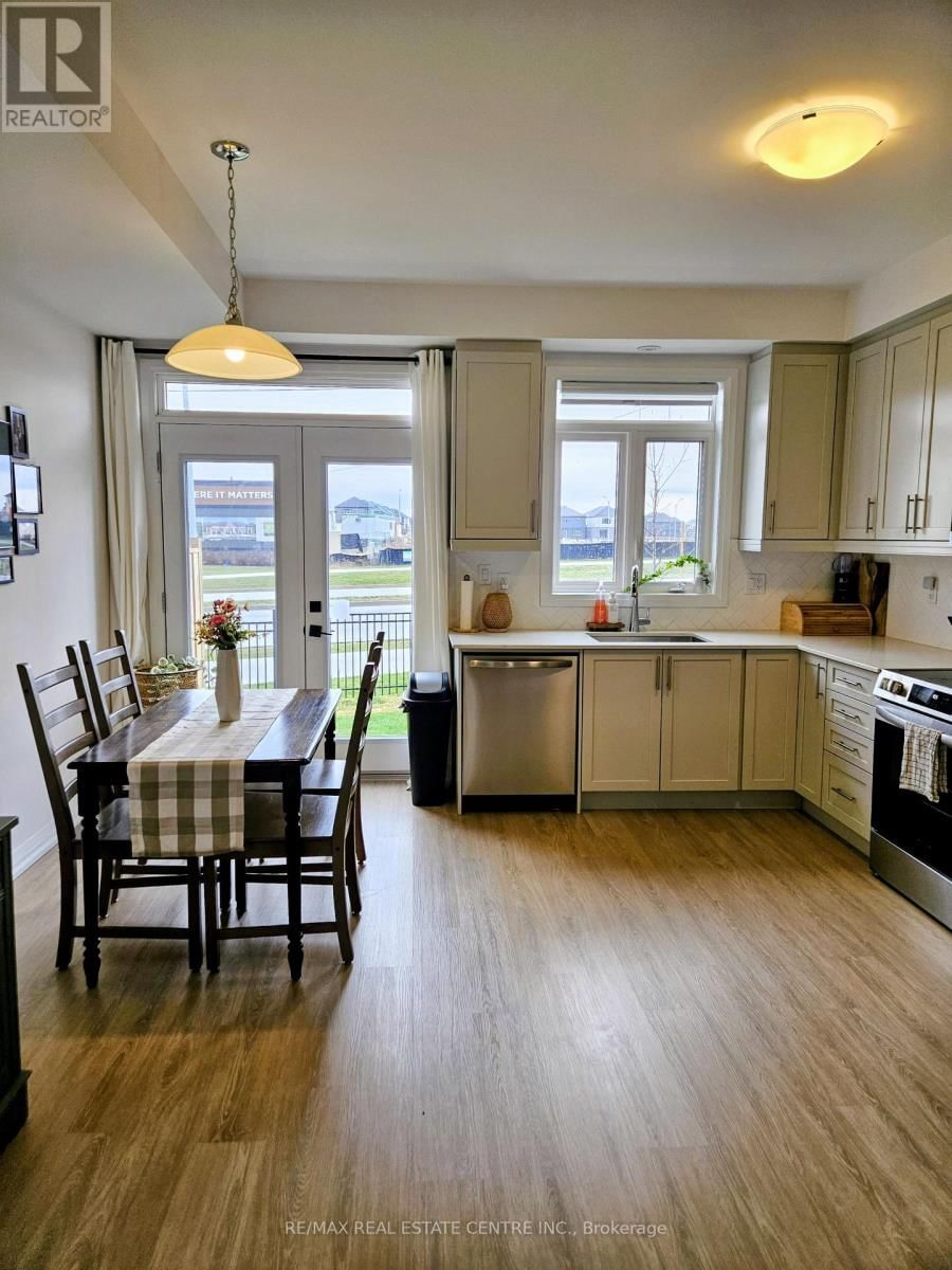 31 - 55 TOM BROWN DRIVE Image 6