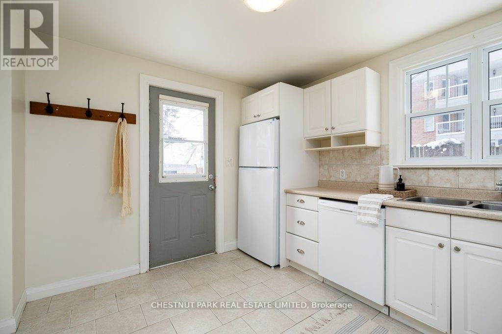 31 WASHBURN STREET Image 5