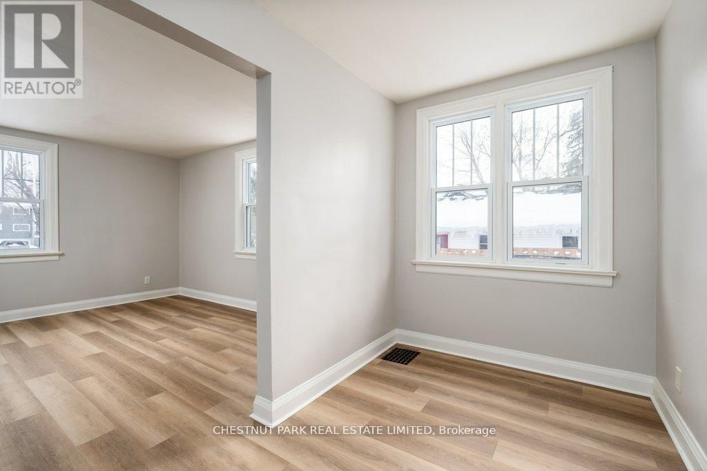 31 WASHBURN STREET Image 8