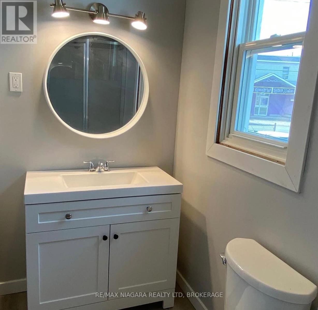 42 NIAGARA STREET Image 11