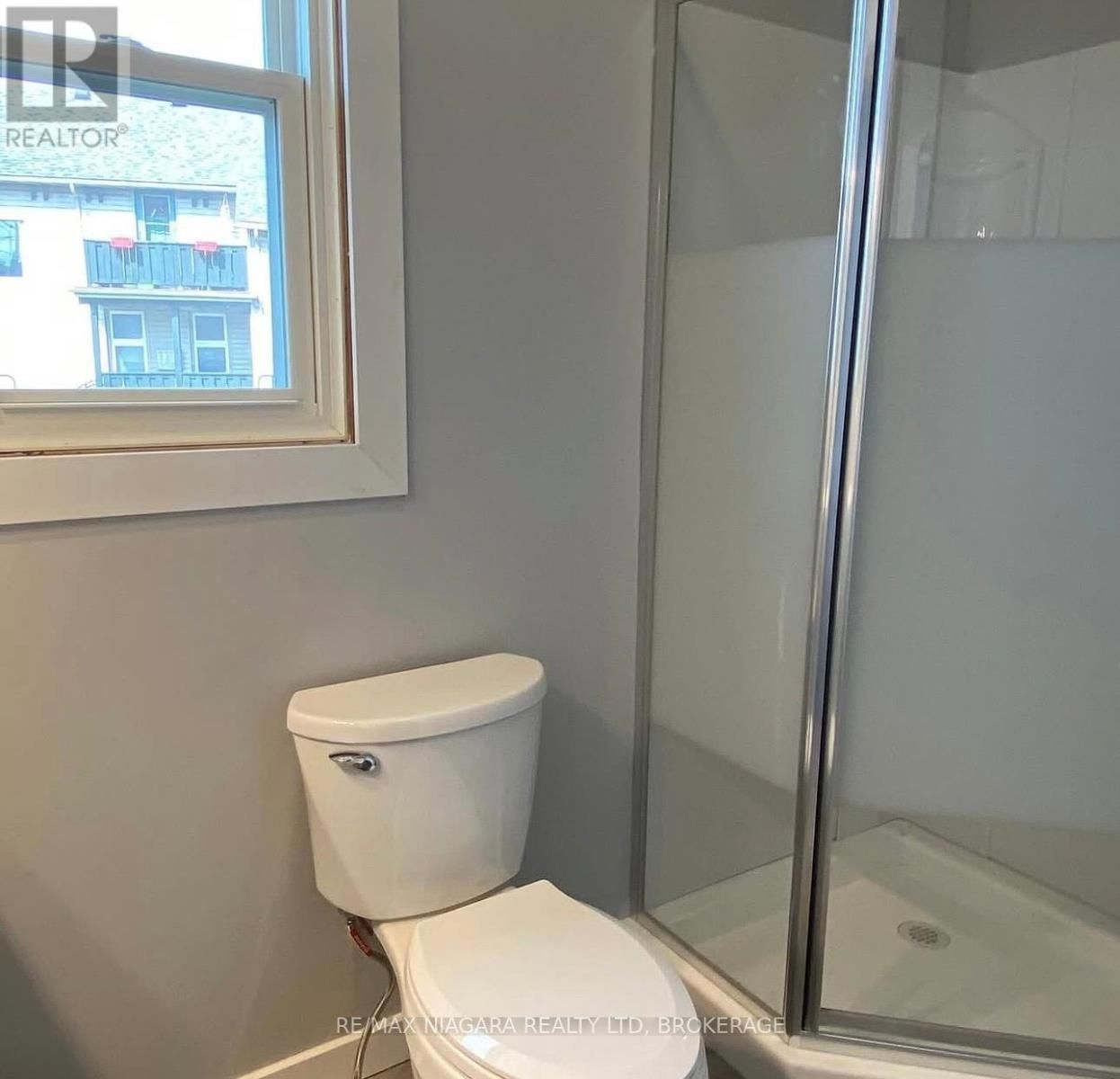 42 NIAGARA STREET Image 12