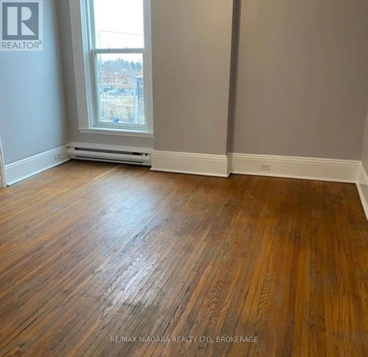 42 NIAGARA STREET Image 17