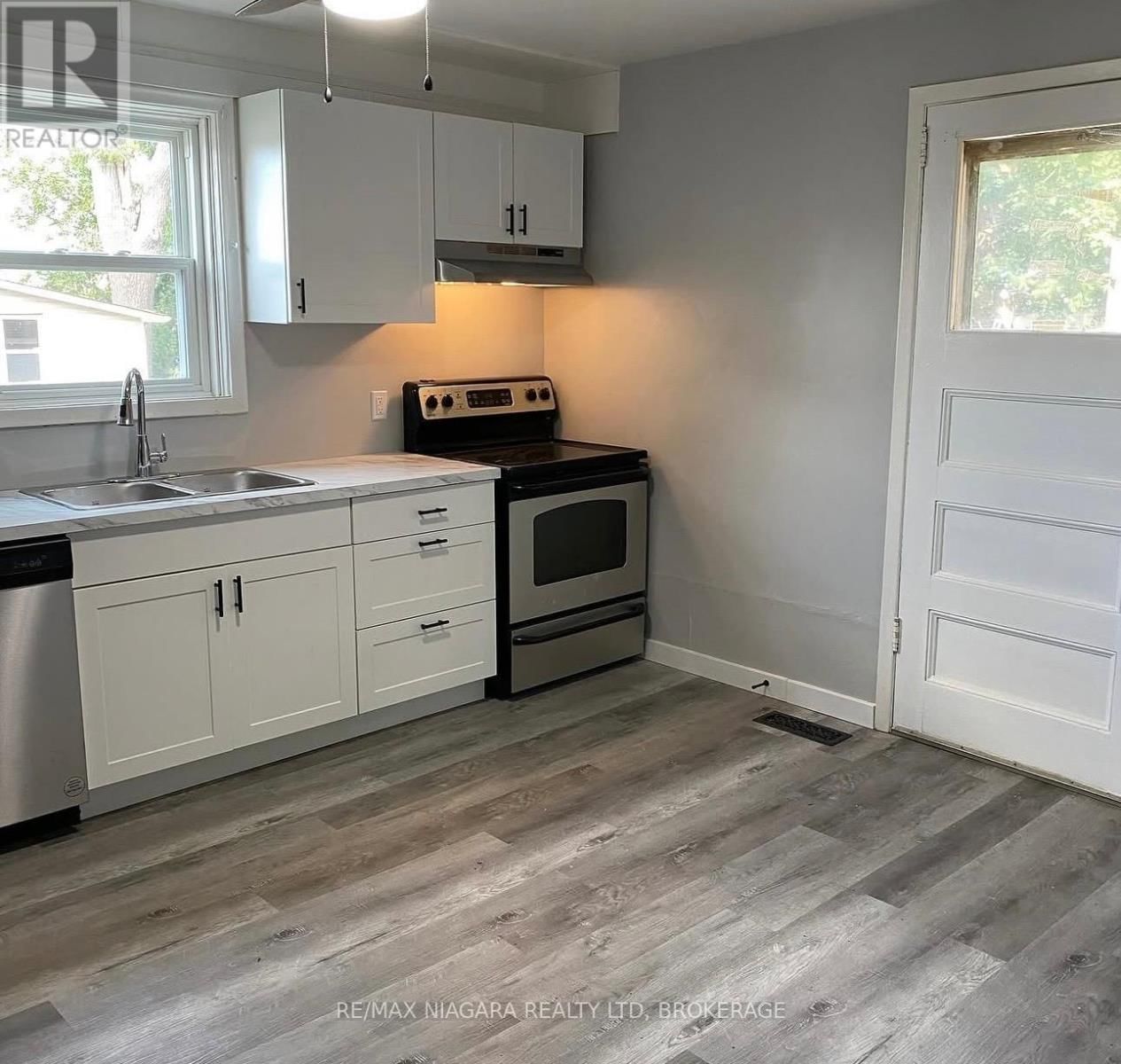 42 NIAGARA STREET Image 8