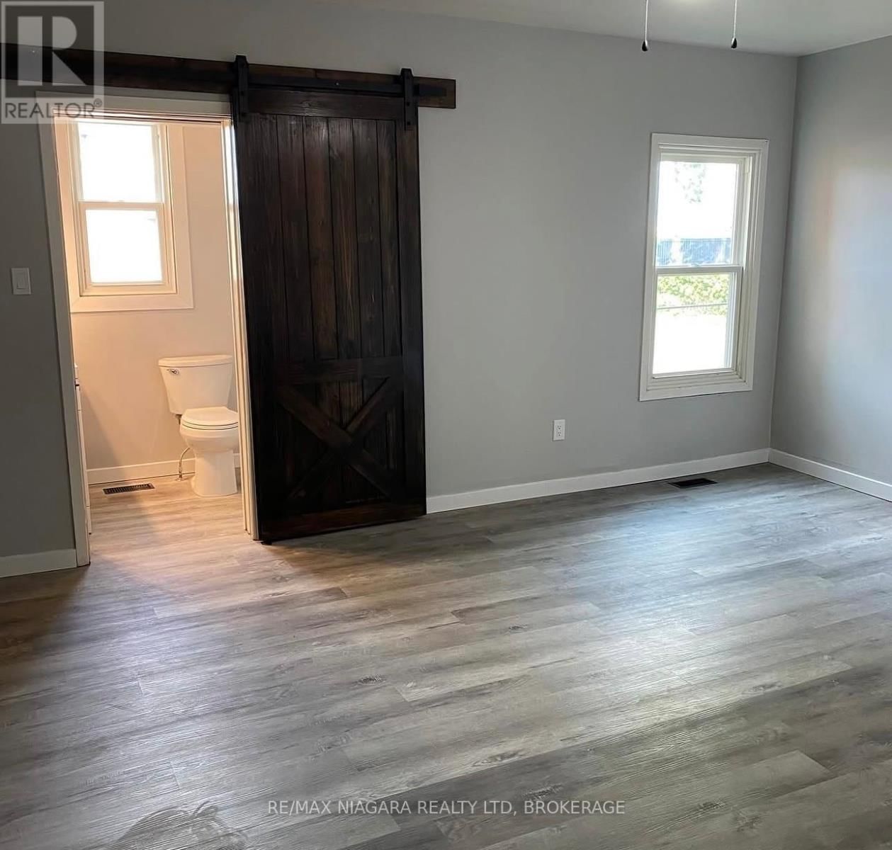 42 NIAGARA STREET Image 9