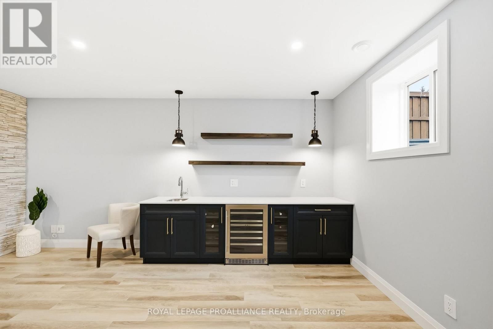 15 AMBROSIA TERRACE Image 37