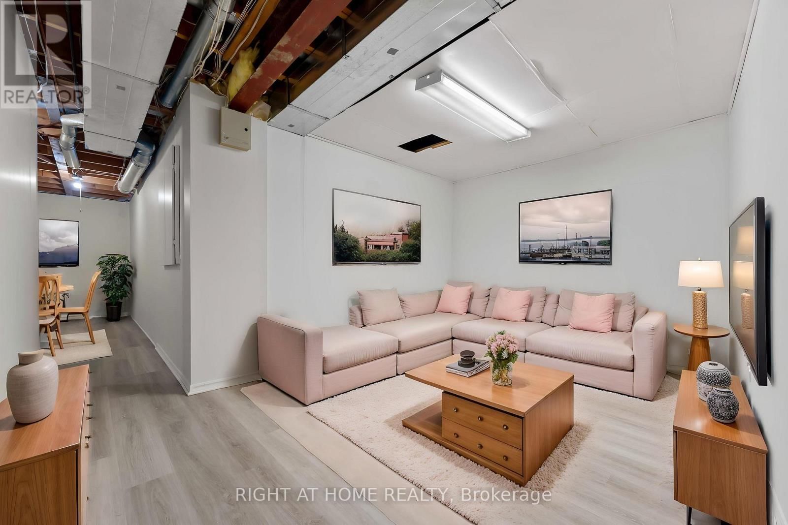 17 LOCHELAND CRESCENT Image 10