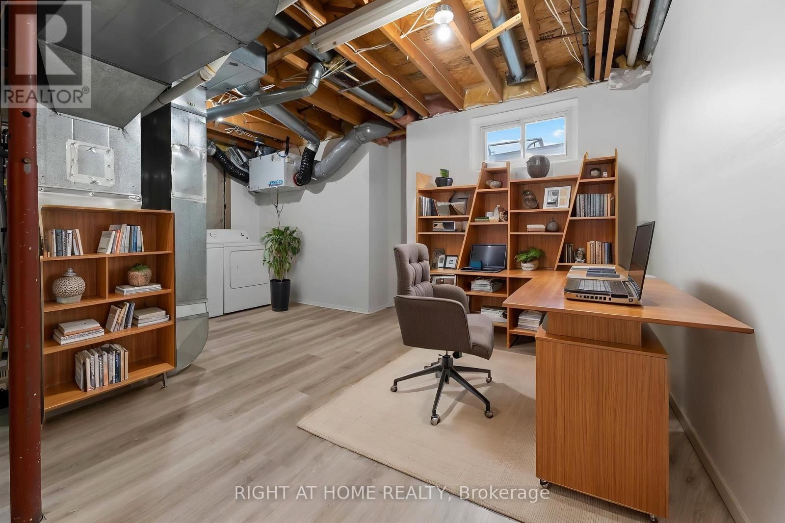 17 LOCHELAND CRESCENT Image 11