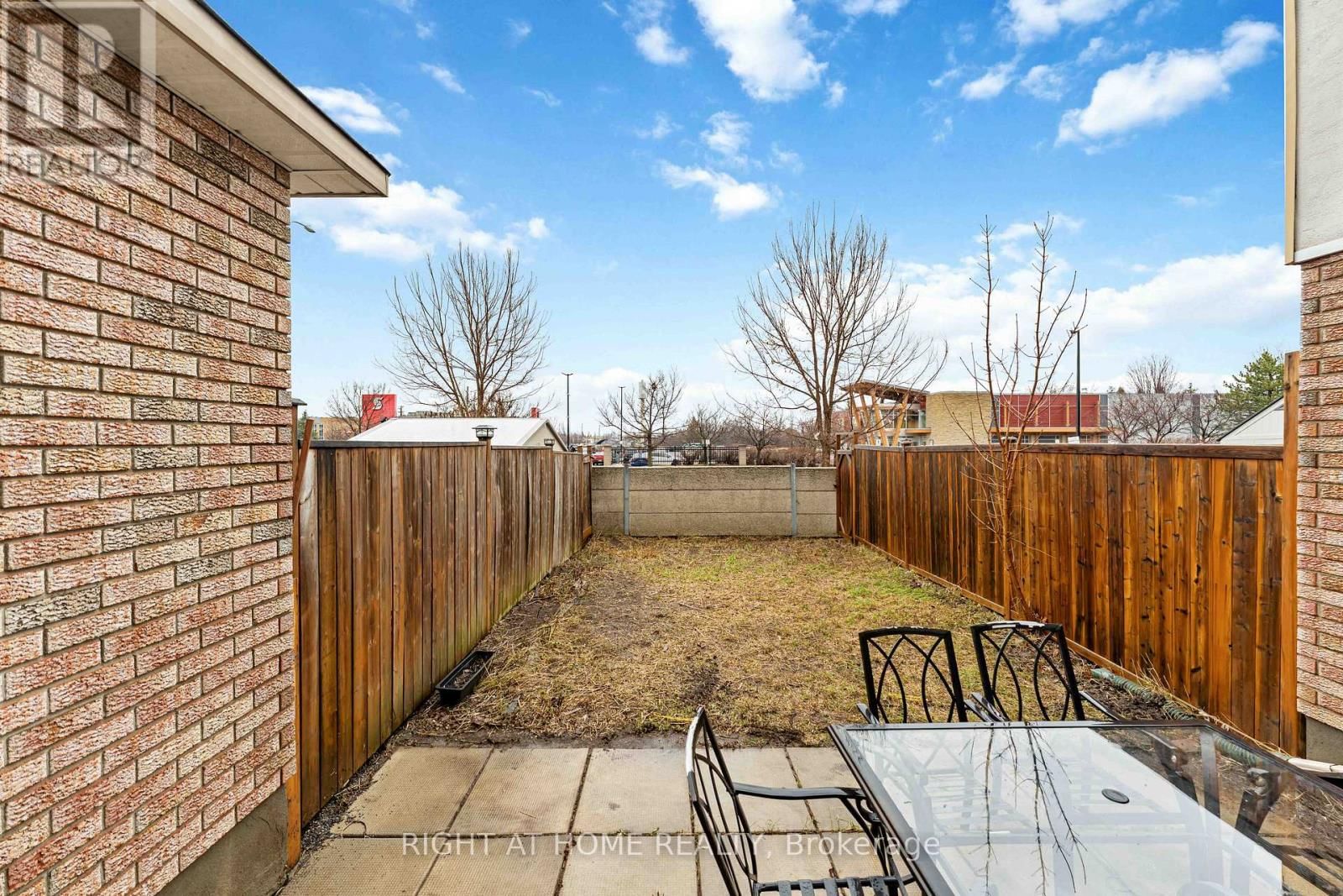 17 LOCHELAND CRESCENT Image 12