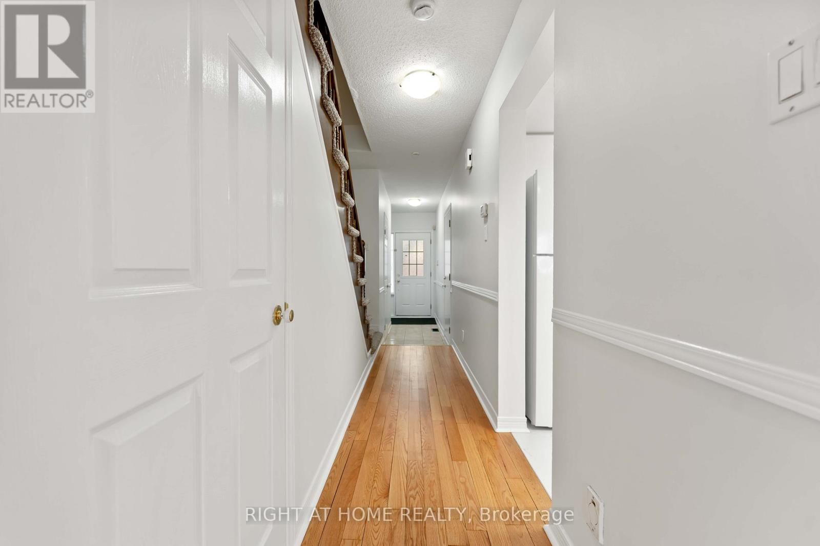 17 LOCHELAND CRESCENT Image 2