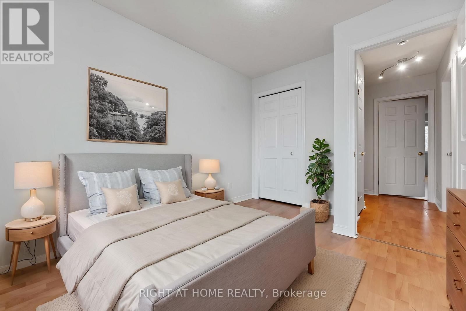 17 LOCHELAND CRESCENT Image 7