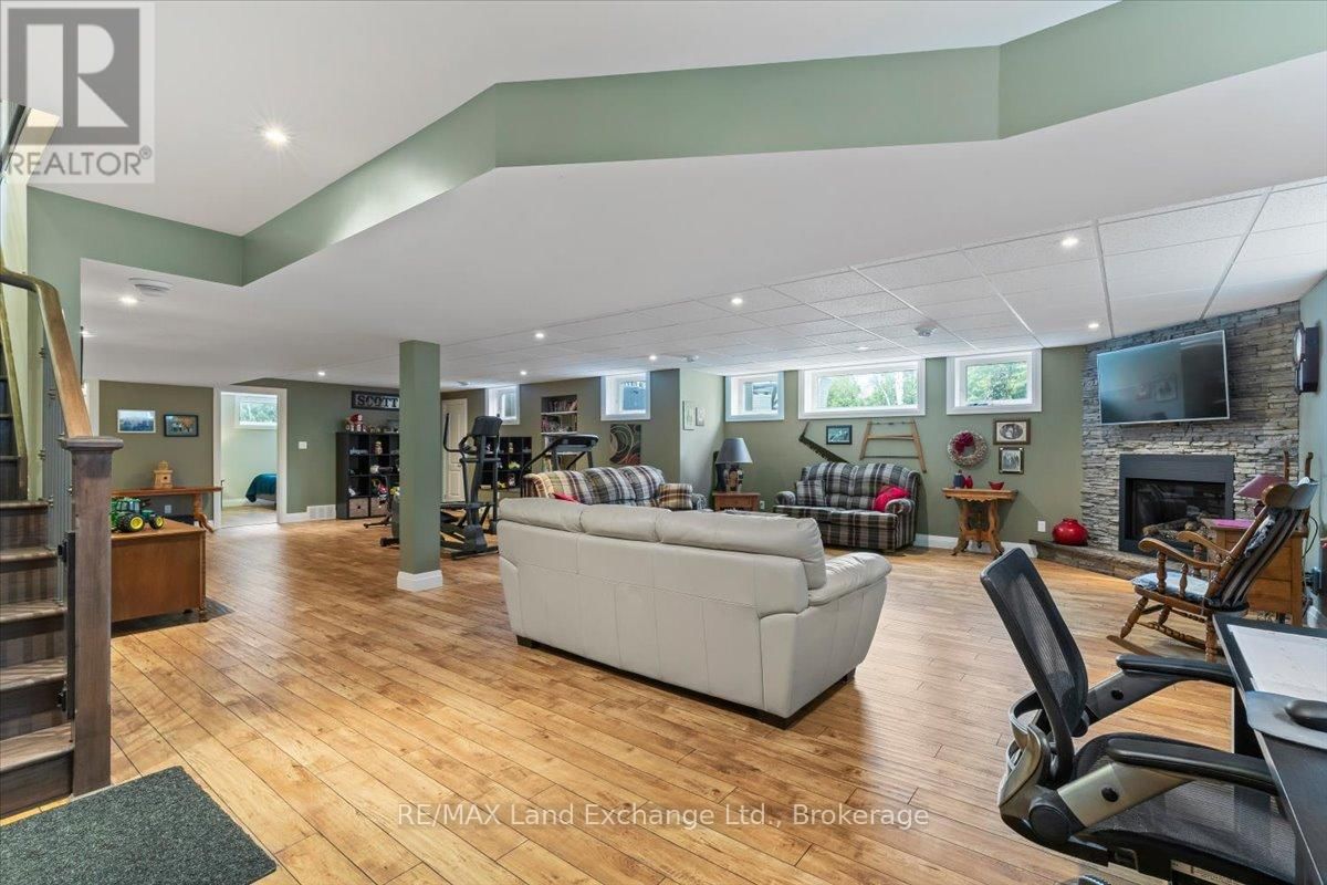 69 FENTON DRIVE Image 25