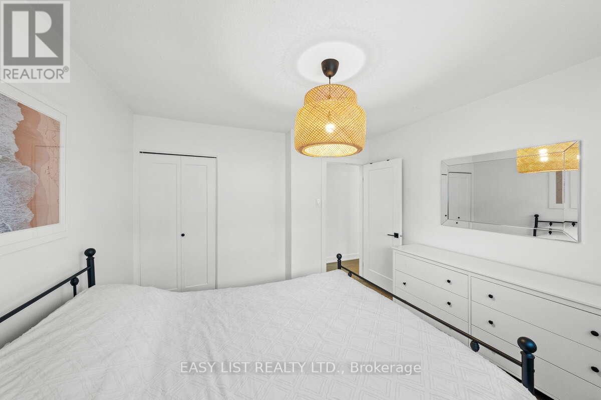 756 DICKENS AVENUE Image 21