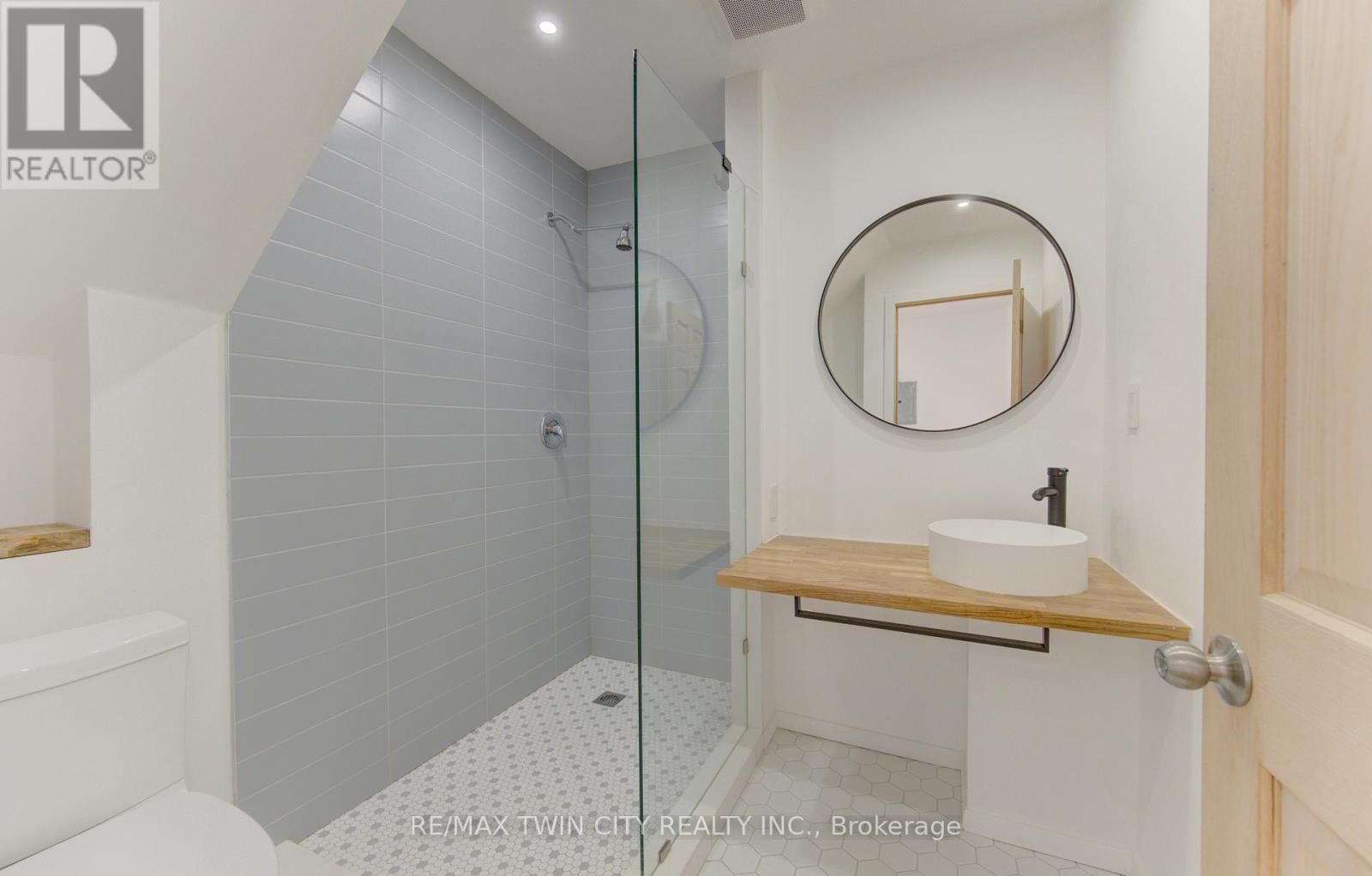 67 LOUISA STREET WEST Image 23