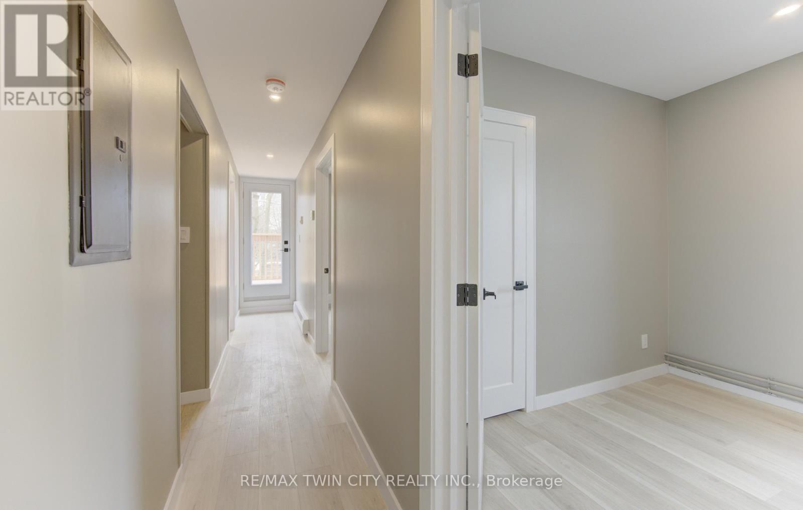 67 LOUISA STREET WEST Image 8