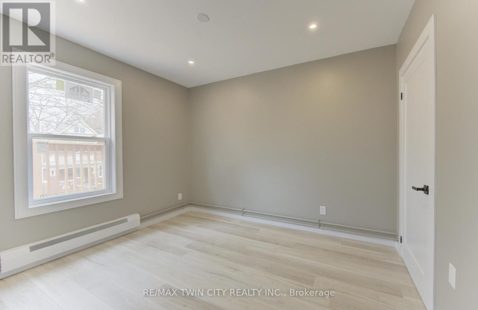 67 LOUISA STREET WEST Image 9