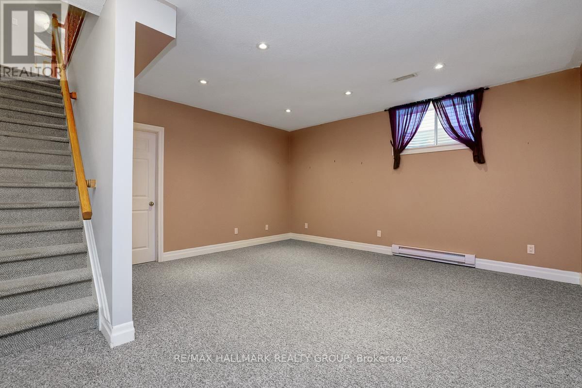 853 SWALLOWTAIL CRESCENT Image 18