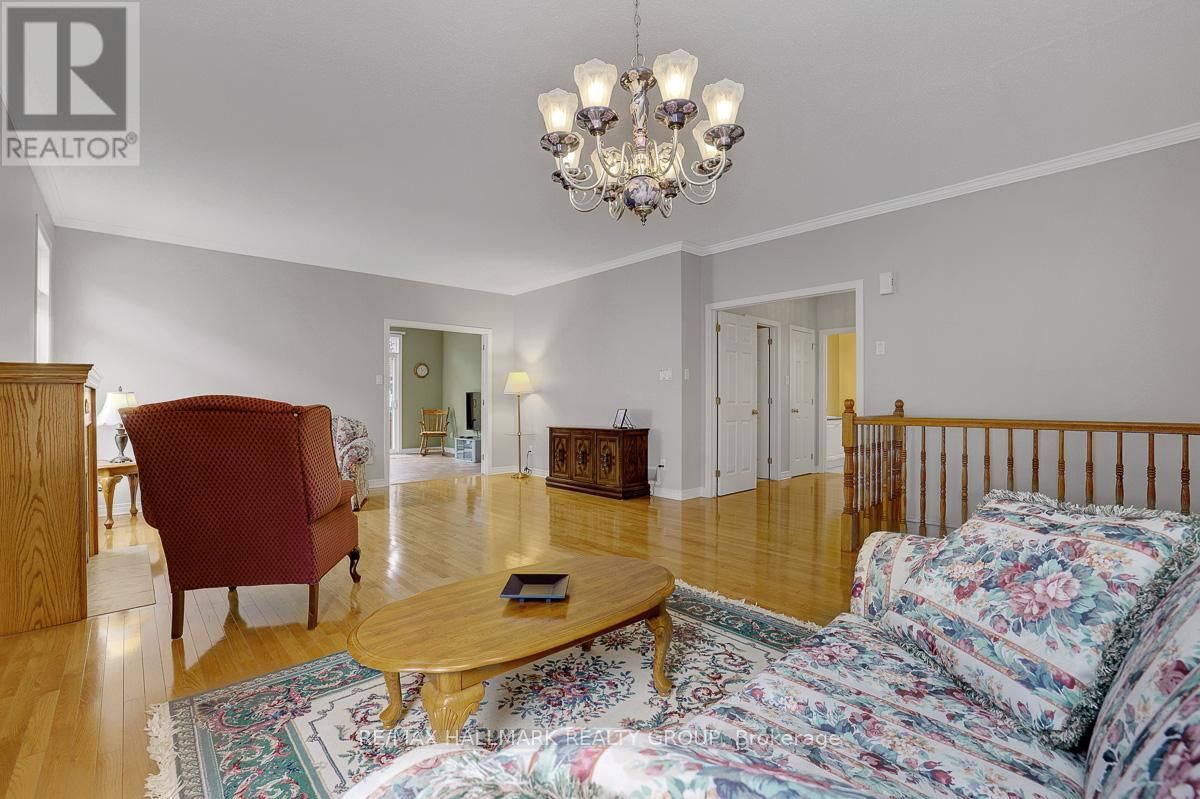 853 SWALLOWTAIL CRESCENT Image 5