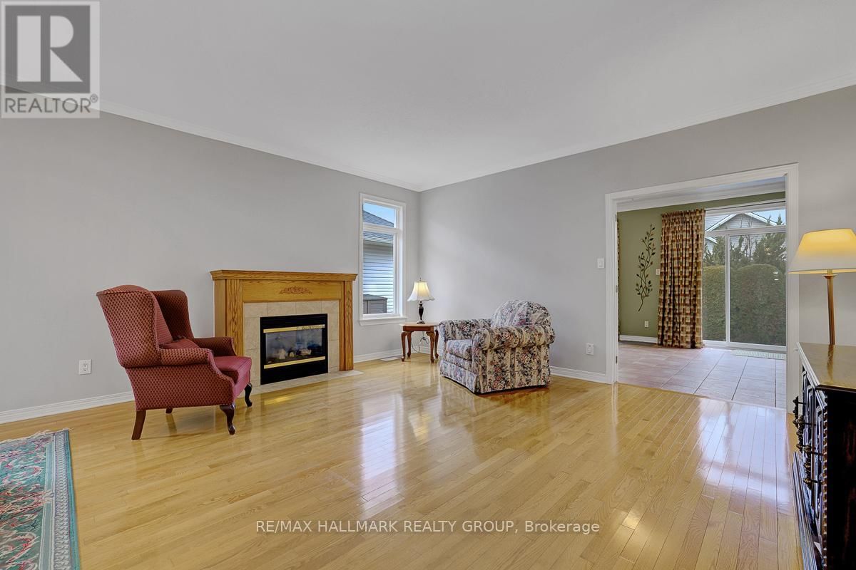 853 SWALLOWTAIL CRESCENT Image 6