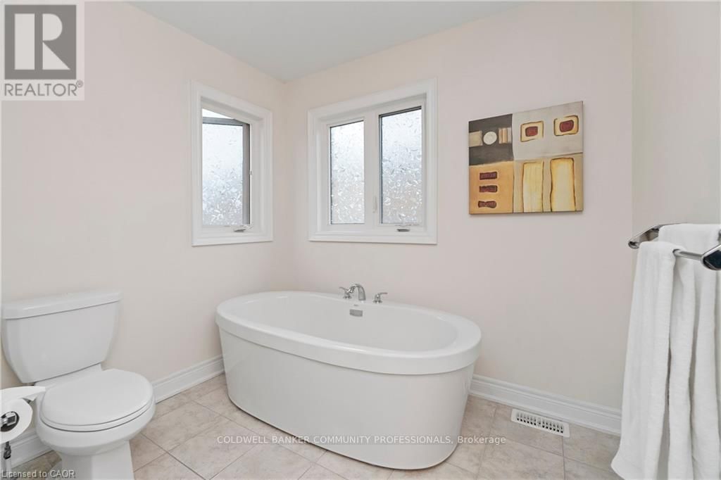 4 MACBEAN CRESCENT Image 23