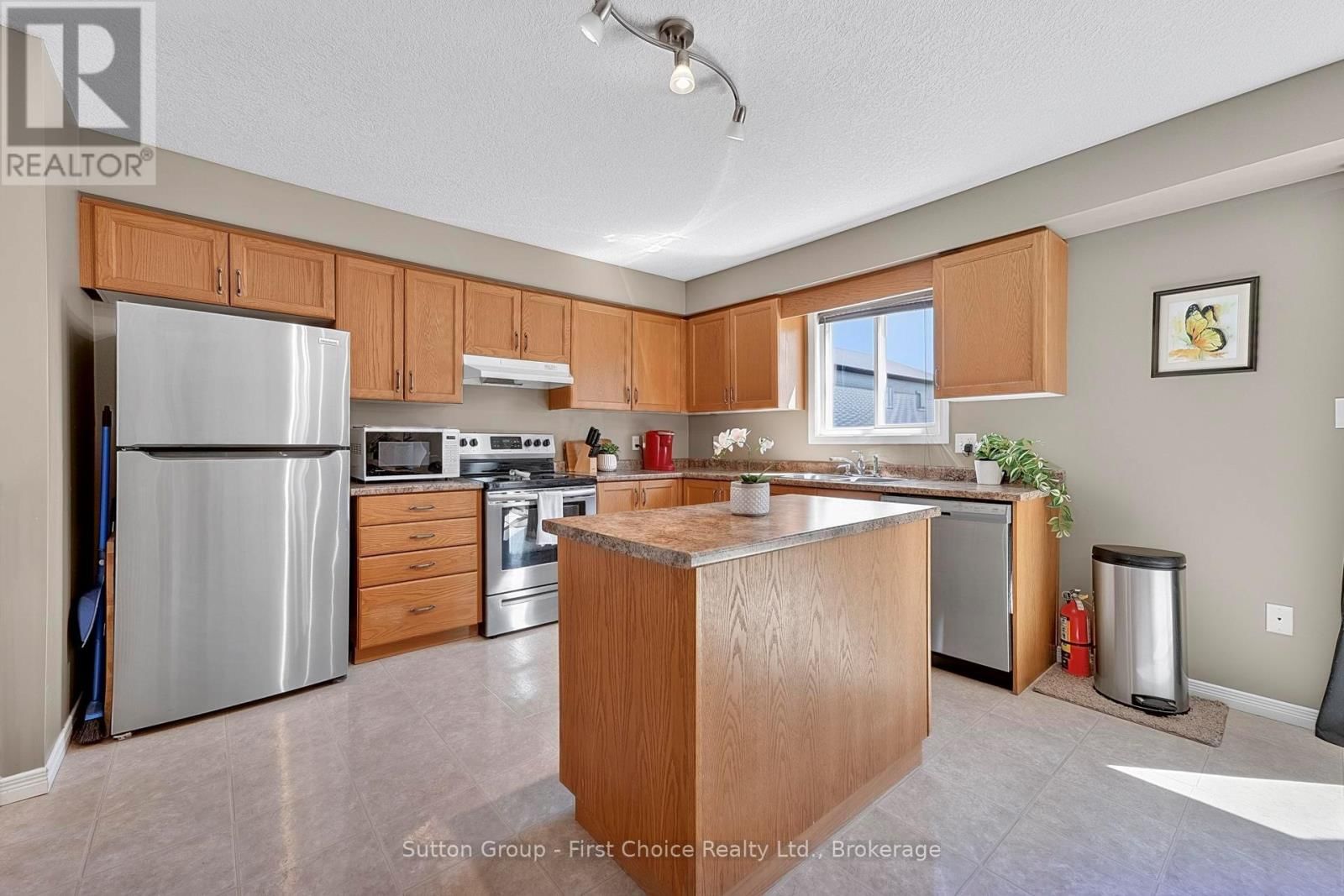 670 REID CRESCENT Image 13