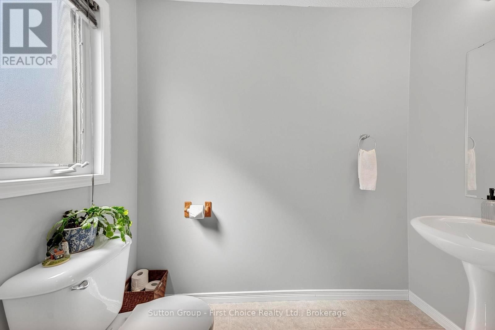 670 REID CRESCENT Image 19