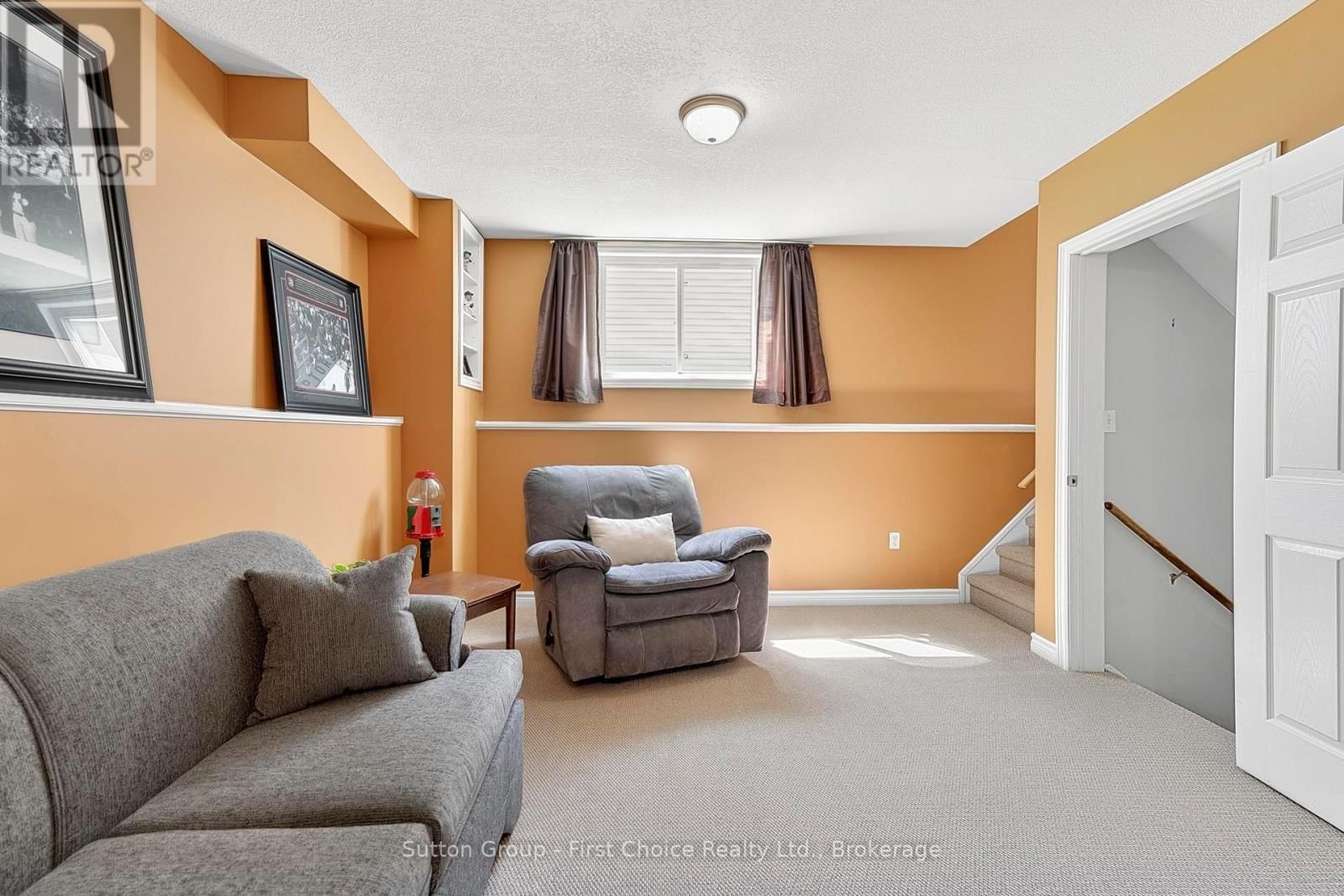 670 REID CRESCENT Image 34