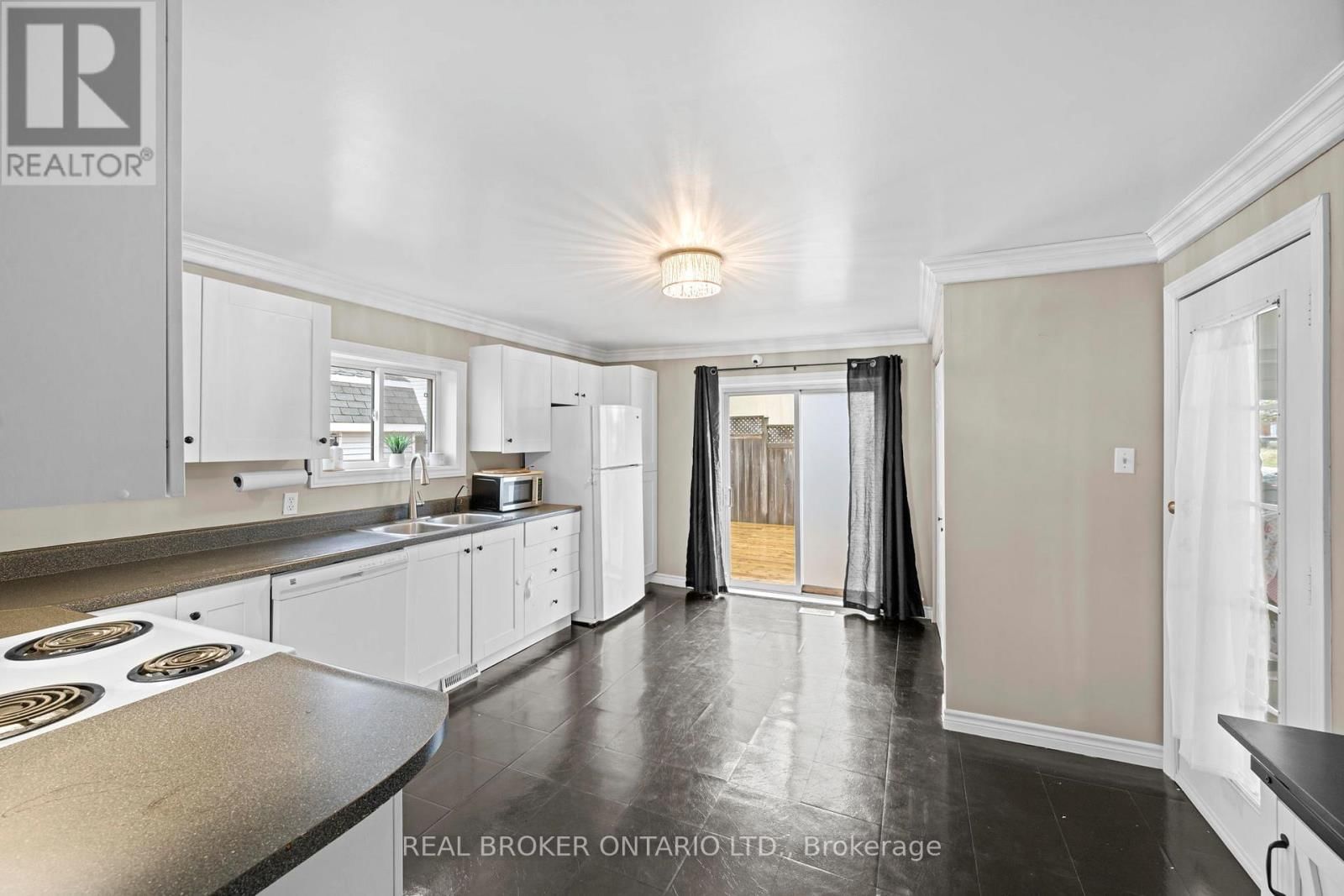 131 MCDONALD STREET Image 8