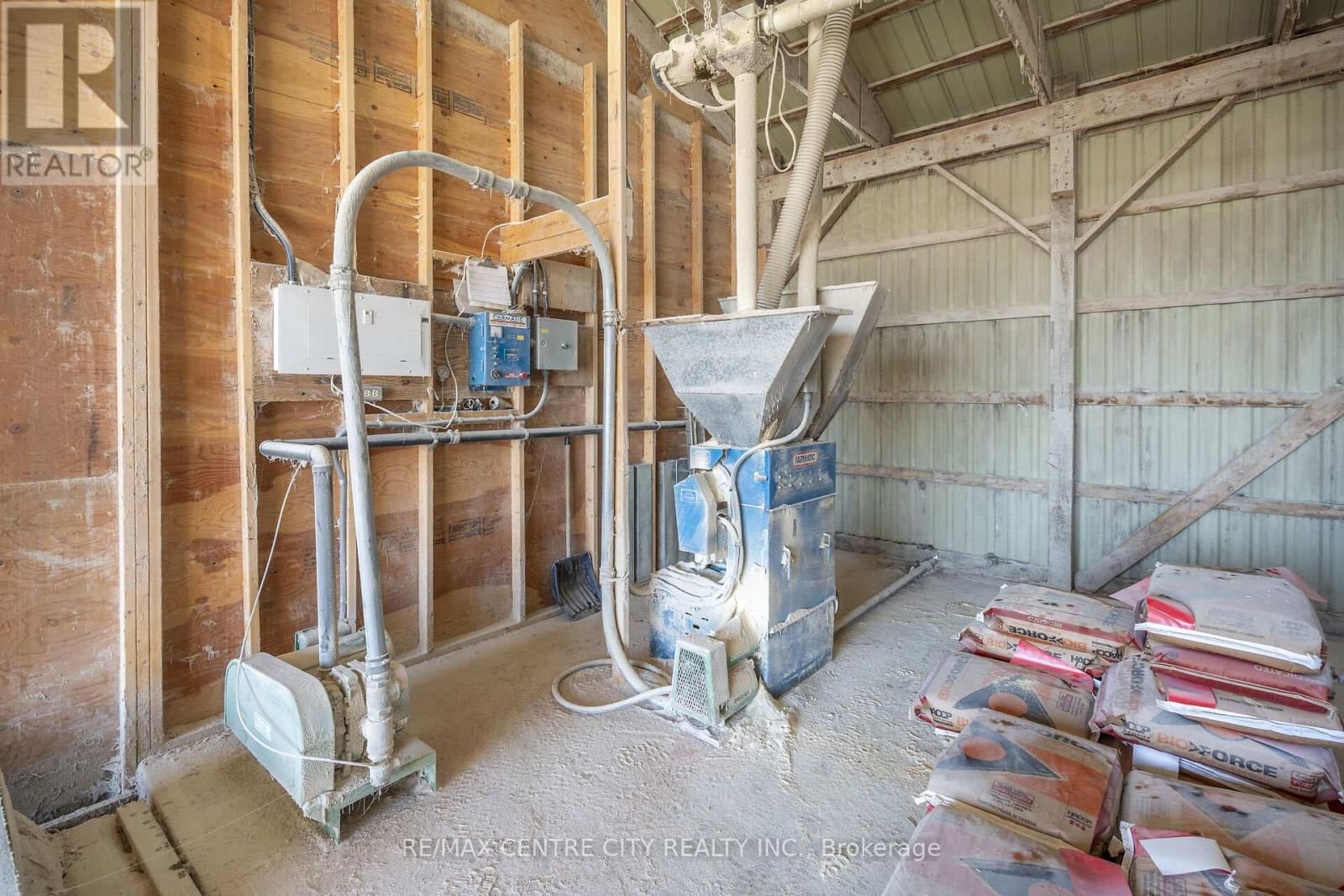 737 CONC 12E ROAD Image 13