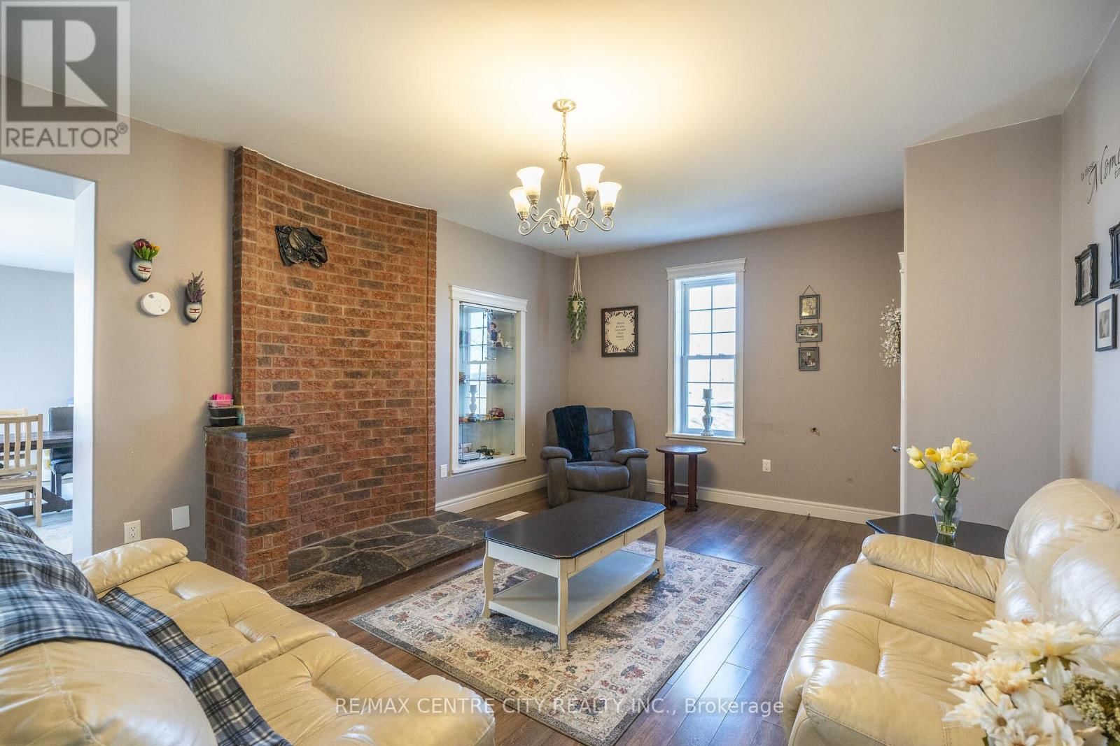 737 CONC 12E ROAD Image 33