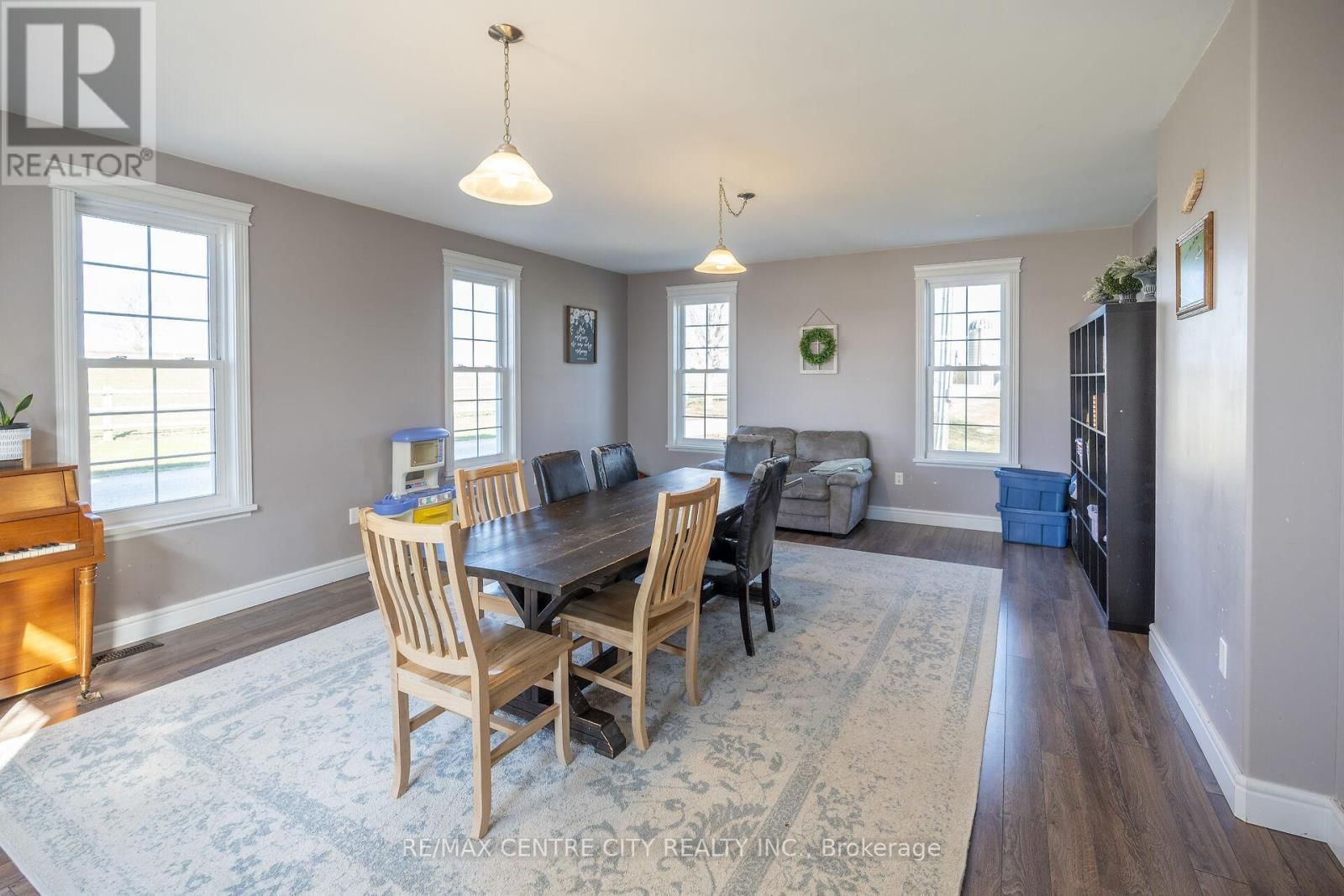 737 CONC 12E ROAD Image 35