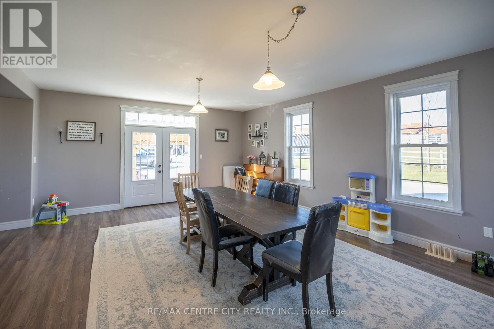 737 CONC 12E ROAD Image 36