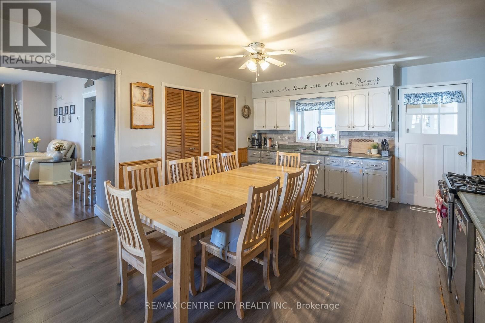 737 CONC 12E ROAD Image 38