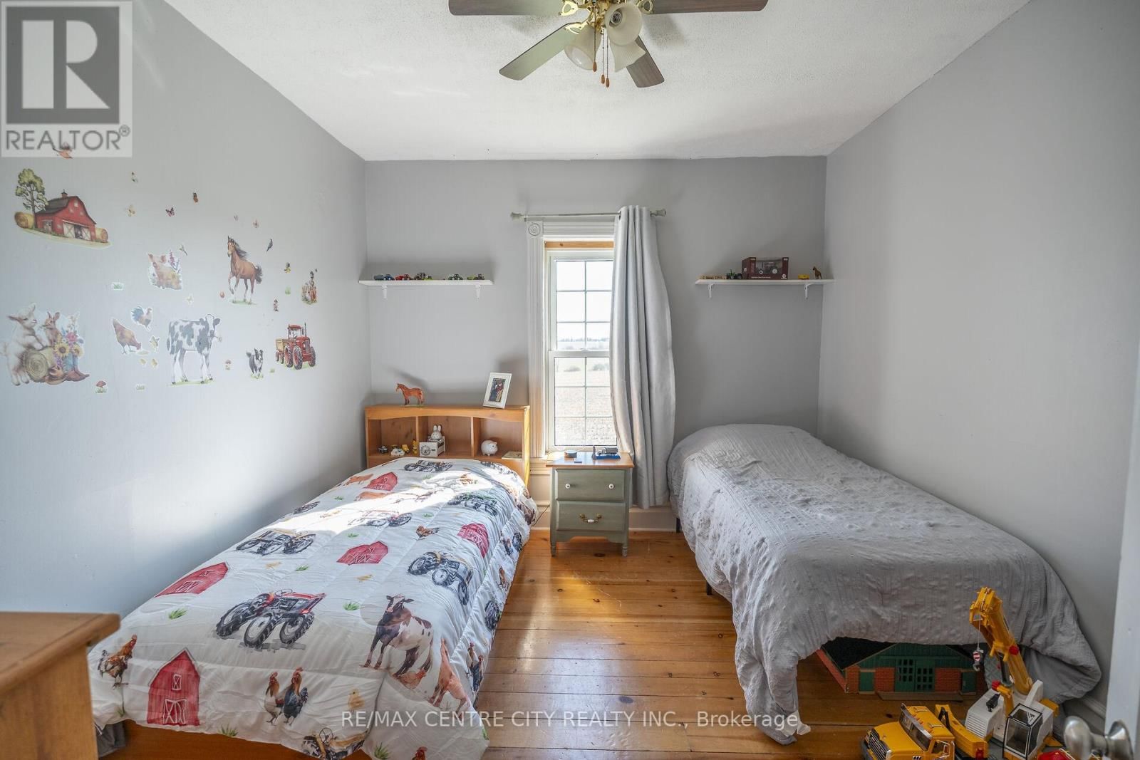 737 CONC 12E ROAD Image 40