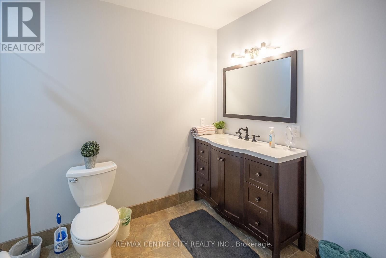 737 CONC 12E ROAD Image 43