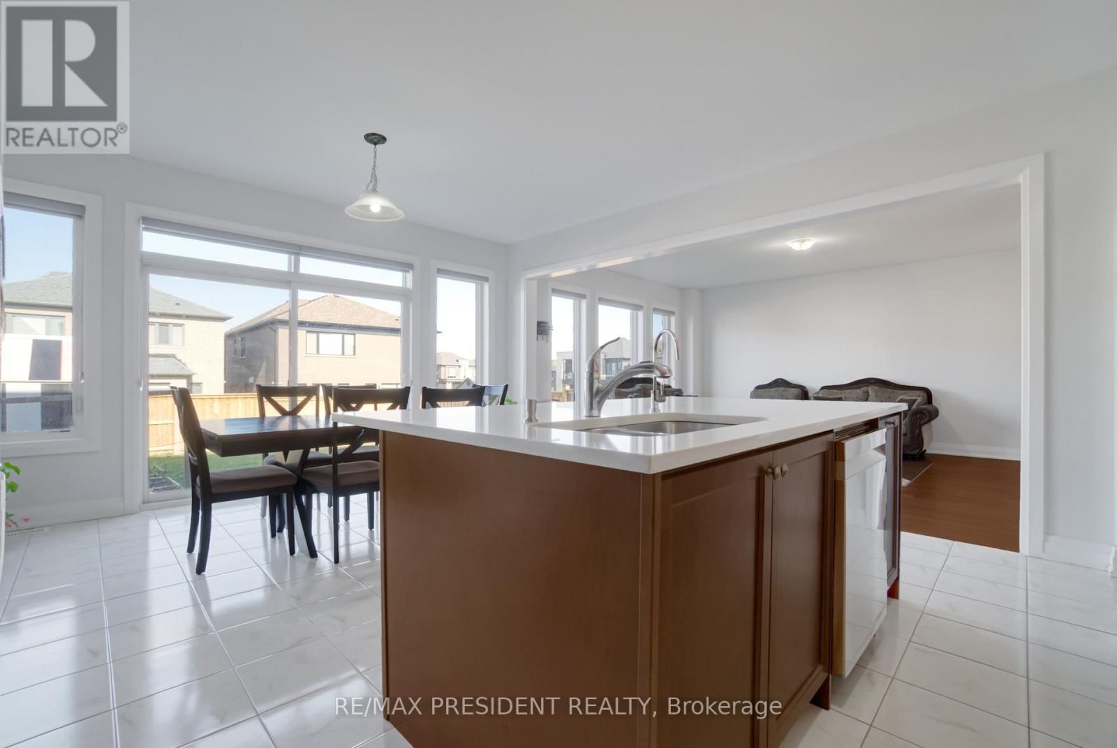 142 PRINCE CHARLES CRESCENT Image 19