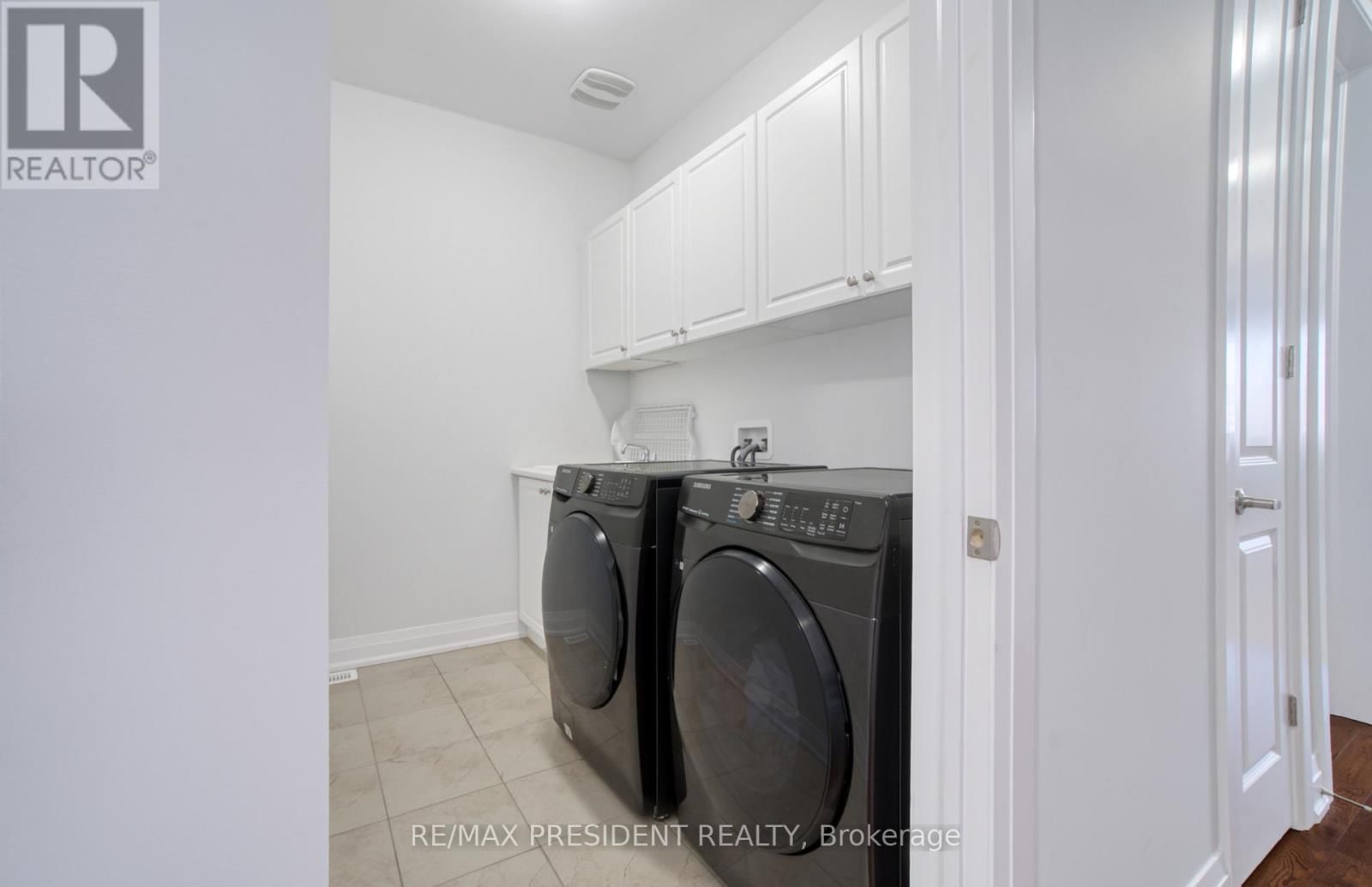 142 PRINCE CHARLES CRESCENT Image 37