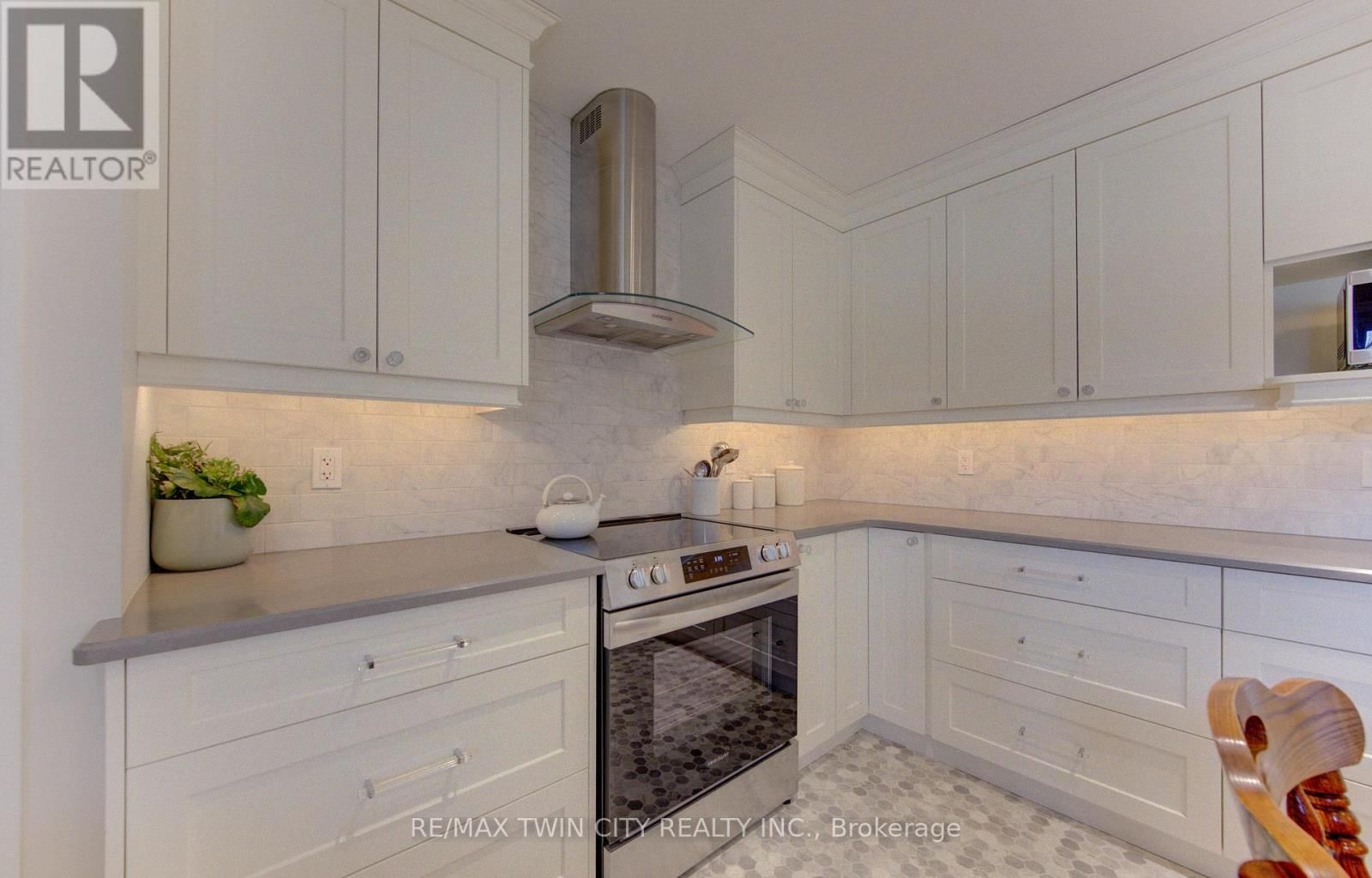 196 LOURDES STREET Image 11