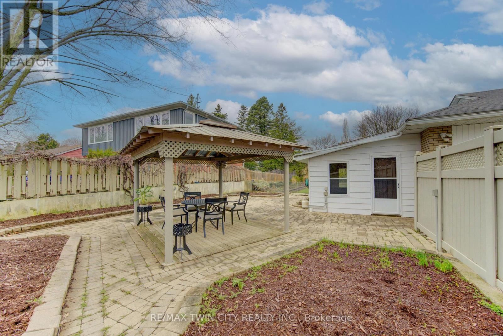 196 LOURDES STREET Image 32