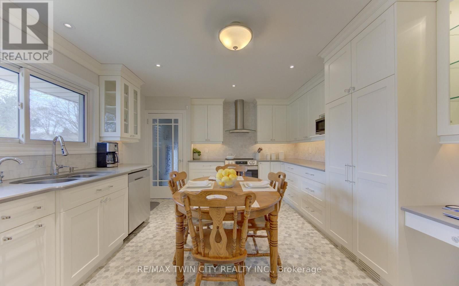 196 LOURDES STREET Image 8