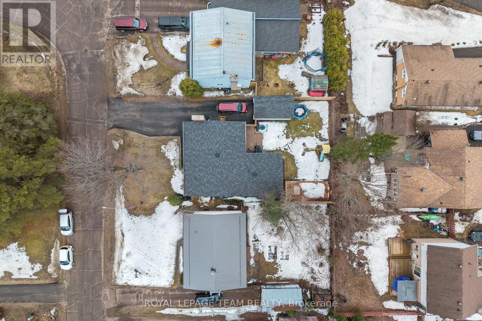 25 FRONTENAC CRESCENT Image 39