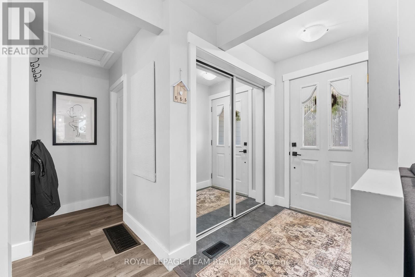 25 FRONTENAC CRESCENT Image 7