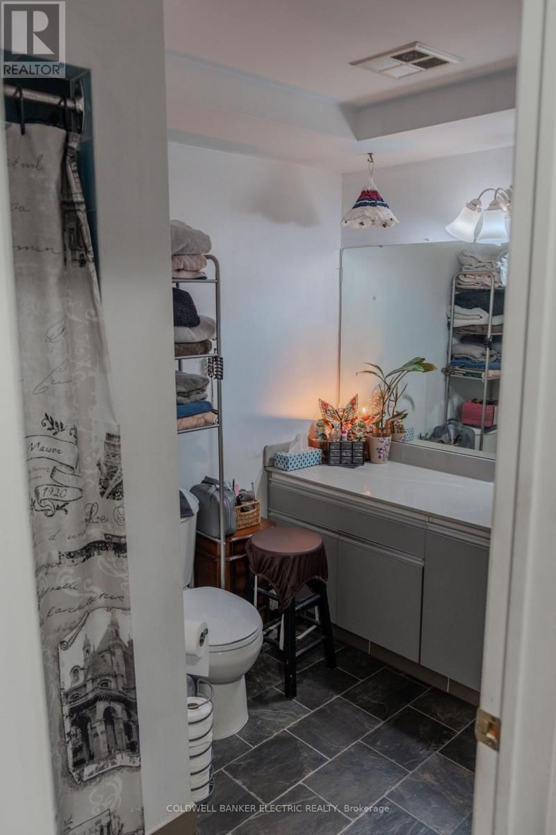 105 - 2185 WALKER AVENUE NORTH Image 13