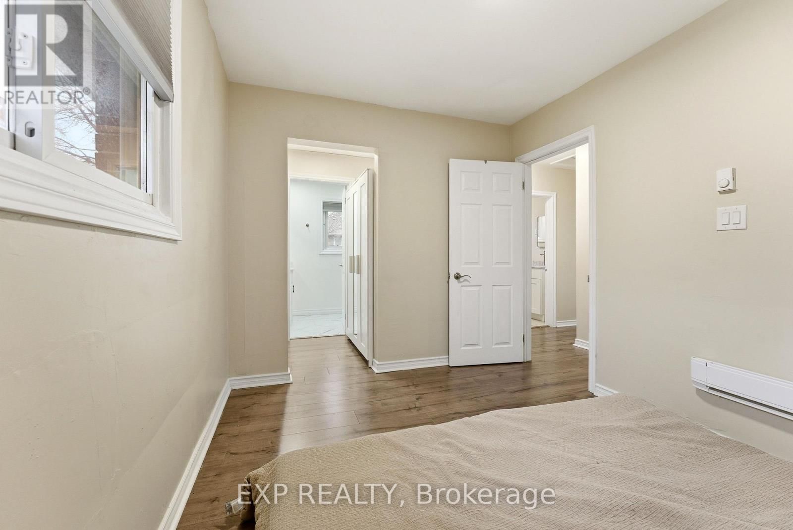 10 PLAZA SQUARE Image 14