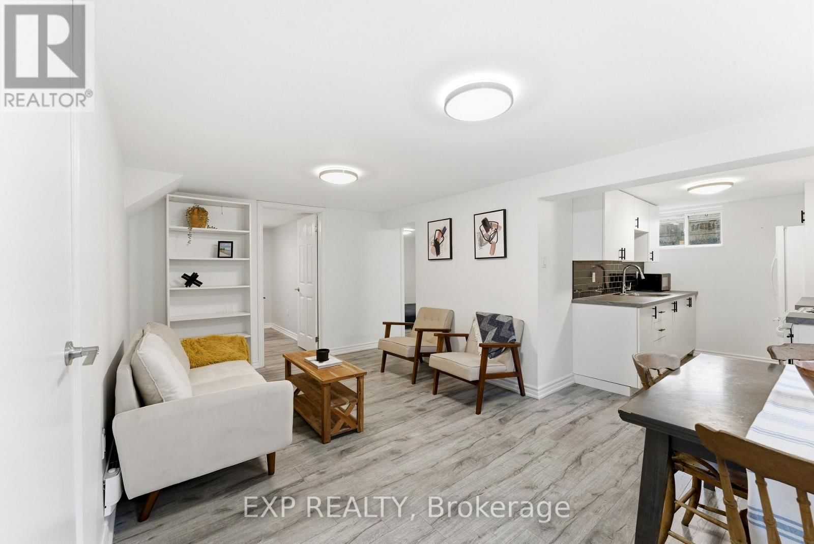 10 PLAZA SQUARE Image 25